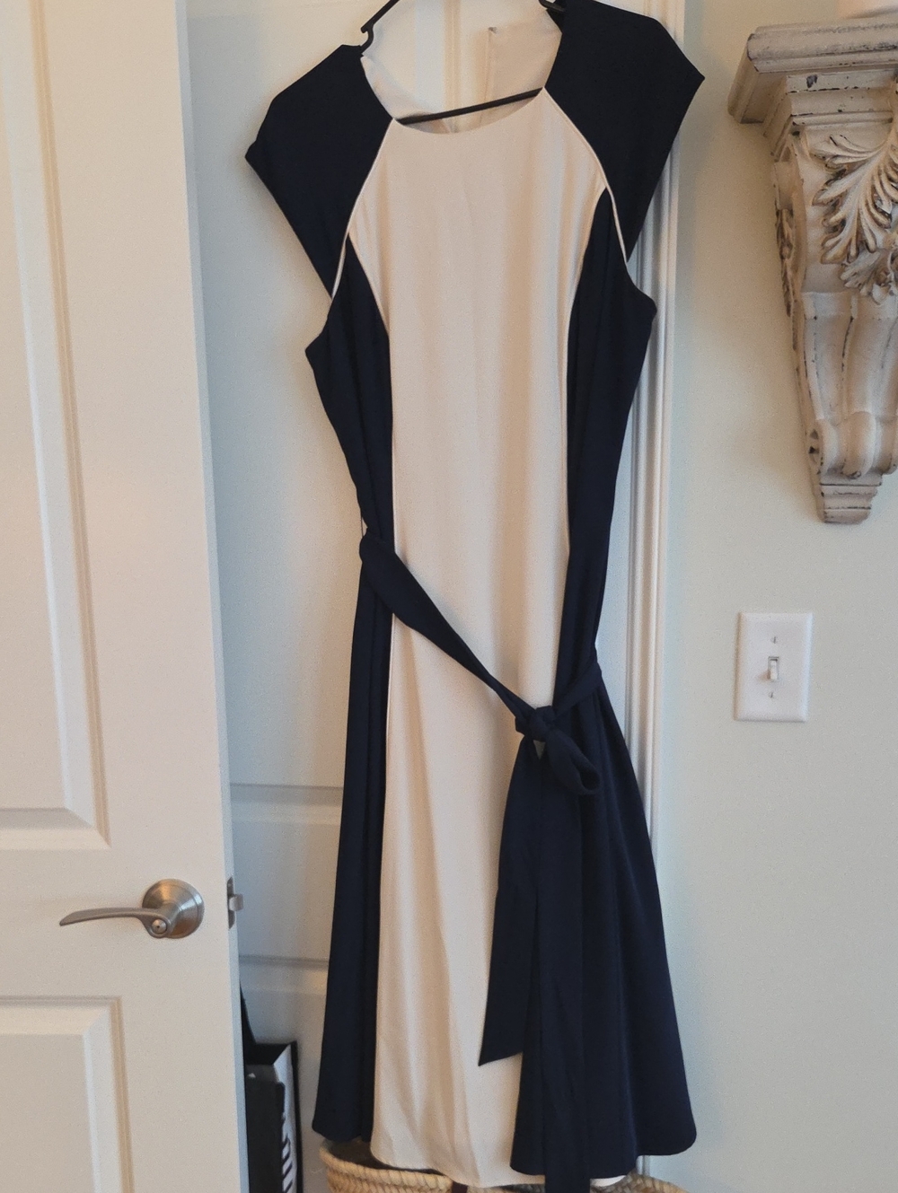 Hobbs London Navy and Cream Colorblock Cap-Sleeve Wrap Dress